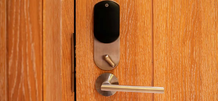 Automatic Locking Door Knob El Monte